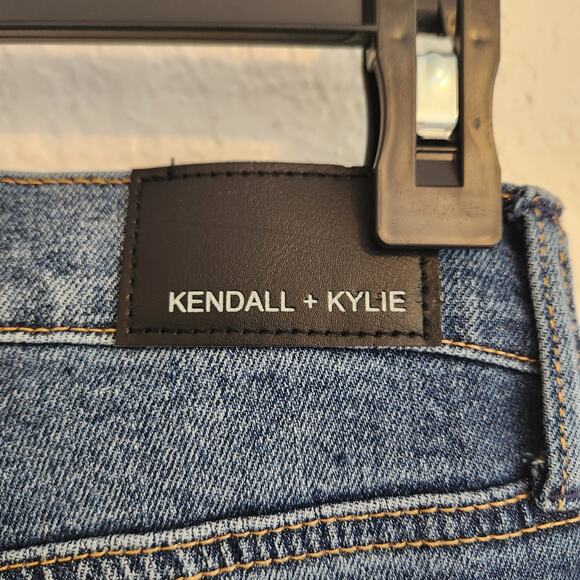 Kendall + Kylie Women's size 3/26 The Relaxed Skinny Distressed Jeans NWT‎ - Picture 7 of 8
